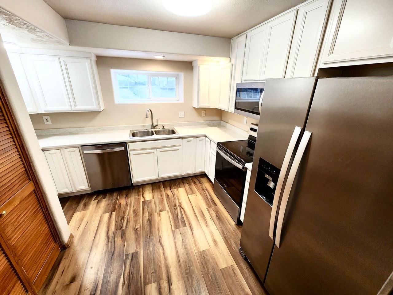 549 W Dale St - Photo 4 of 12