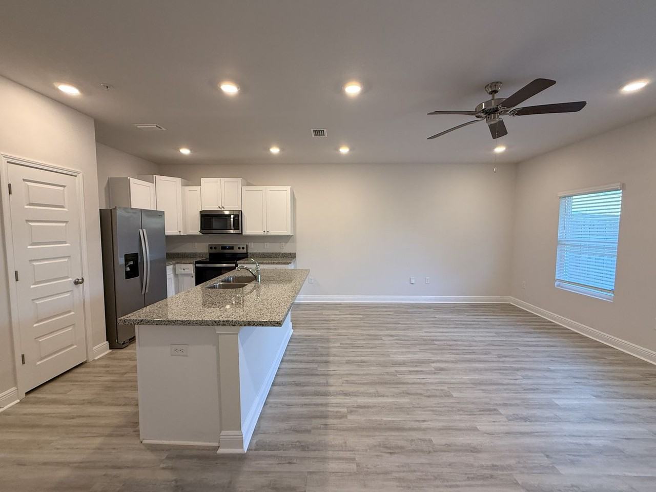 8706 Meadow Flower Ln - Photo 4 of 20