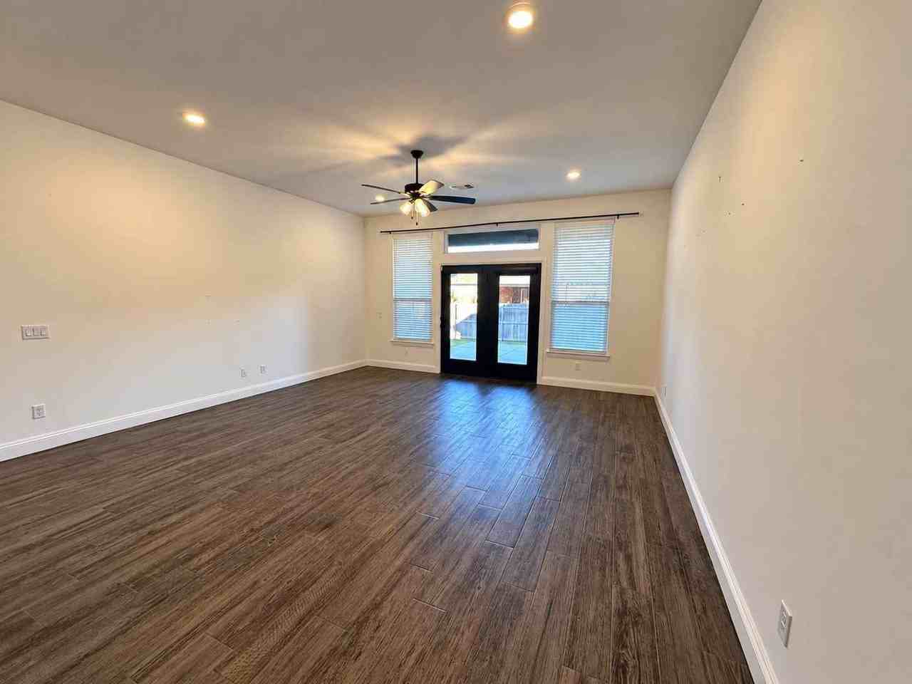 16305 Steppe Dr - Photo 4 of 21