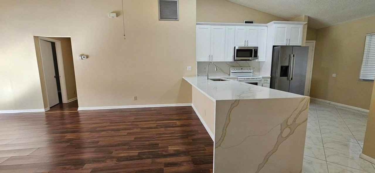 7225 Solandra Ln - Photo 2 of 11