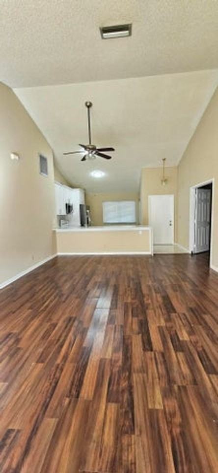 7225 Solandra Ln - Photo 4 of 11