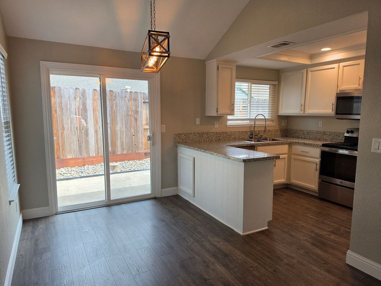 8313 Crossoak Way - Photo 5 of 14