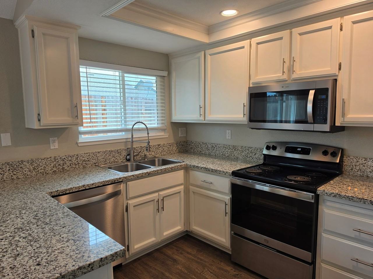 8313 Crossoak Way - Photo 6 of 14
