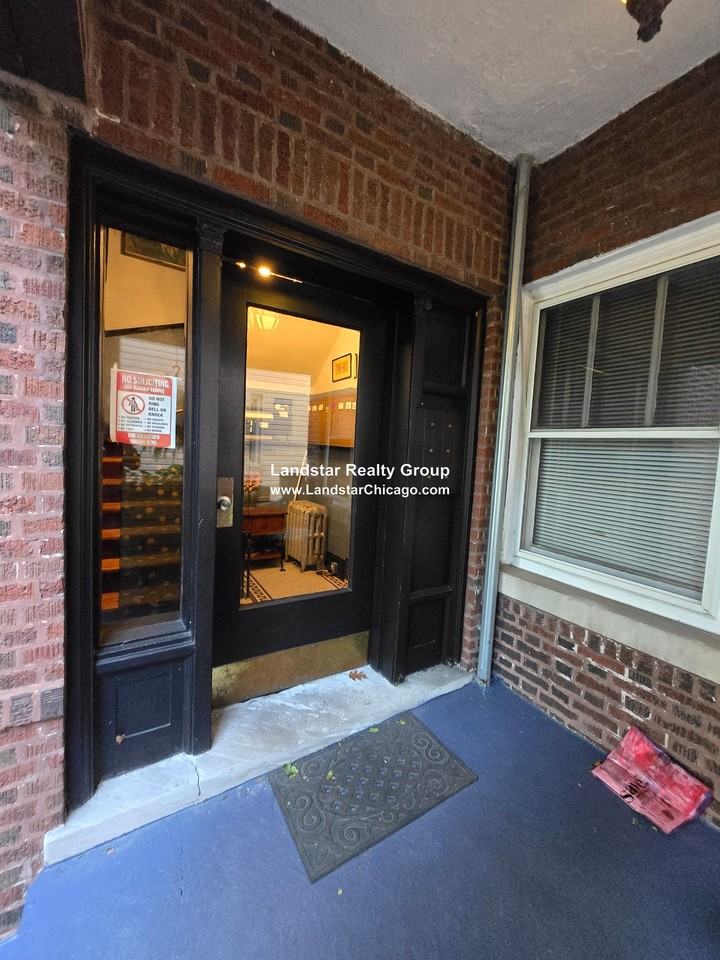 2127 W Leland Ave #1R - Photo 2 of 11