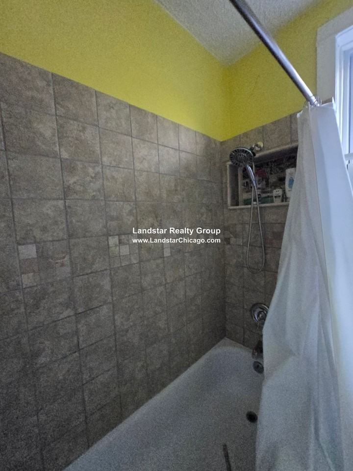 2127 W Leland Ave #1R - Photo 7 of 11