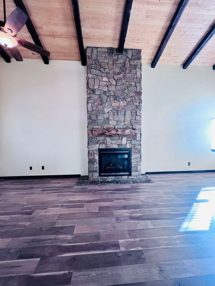 2055 Hibbard Ln - Photo 4 of 25