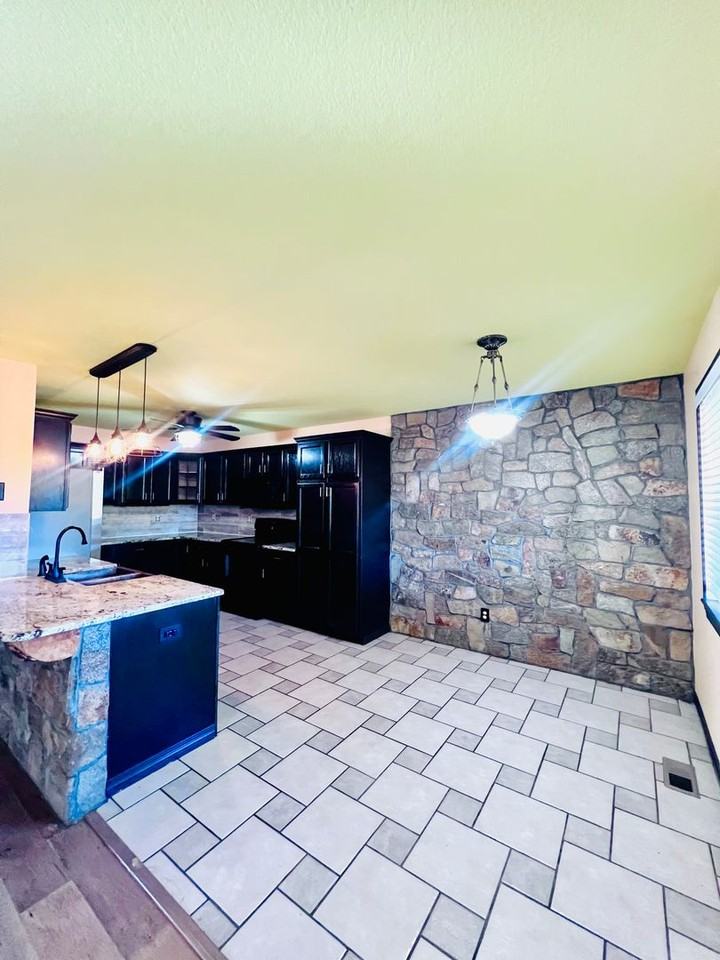 2055 Hibbard Ln - Photo 5 of 25