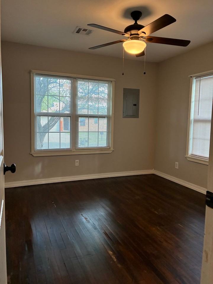 614 E Park St - Photo 2 of 12