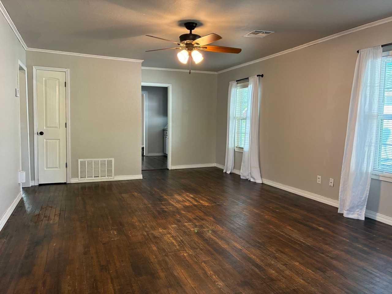 614 E Park St - Photo 7 of 12