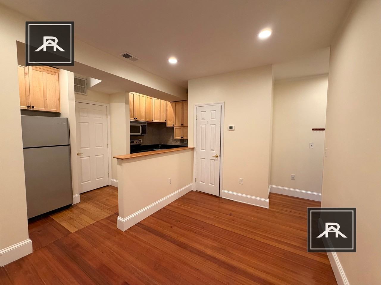 196 Winthrop Rd #4 - Photo 3 of 12