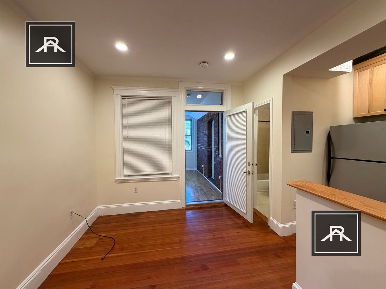 196 Winthrop Rd #4 - Photo 4 of 12