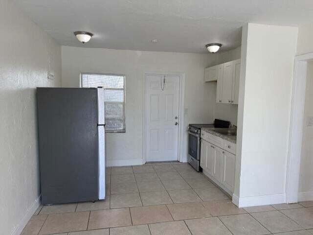 1913 Division Avenue West Palm Beach, FL 33407 - Photo 6 of 23