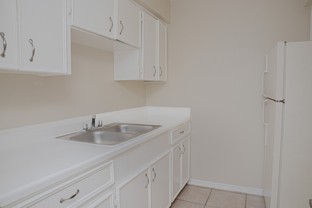 Alice Street Apartments - Photo 1 of 1