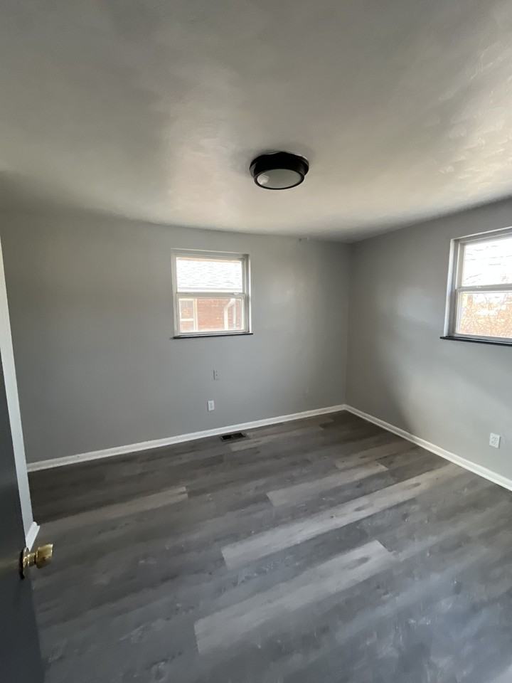 2257 Hepburn Avenue - Photo 3 of 4