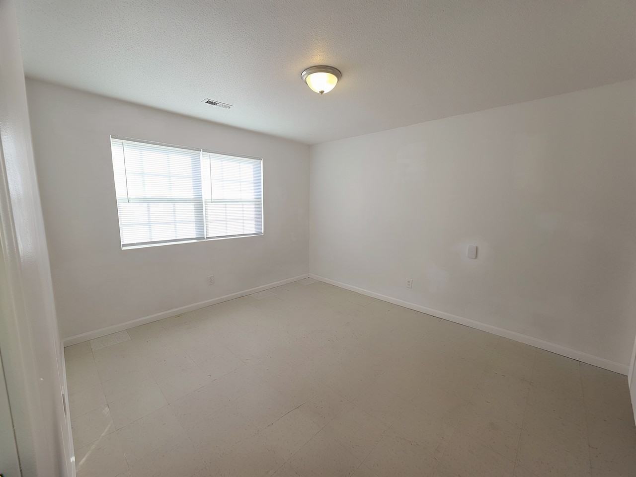 526 Bartlett Street - Photo 4 of 11