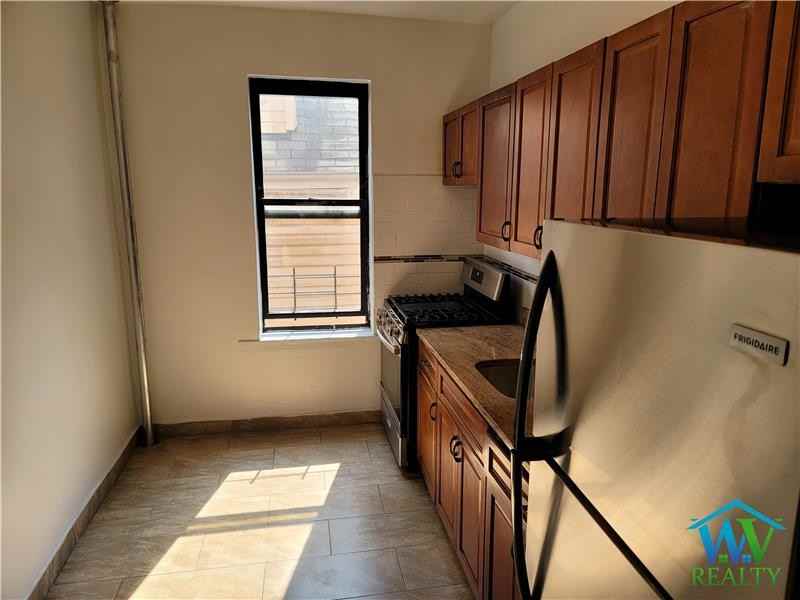 3165 Decatur Ave #E11 - Photo 6 of 13