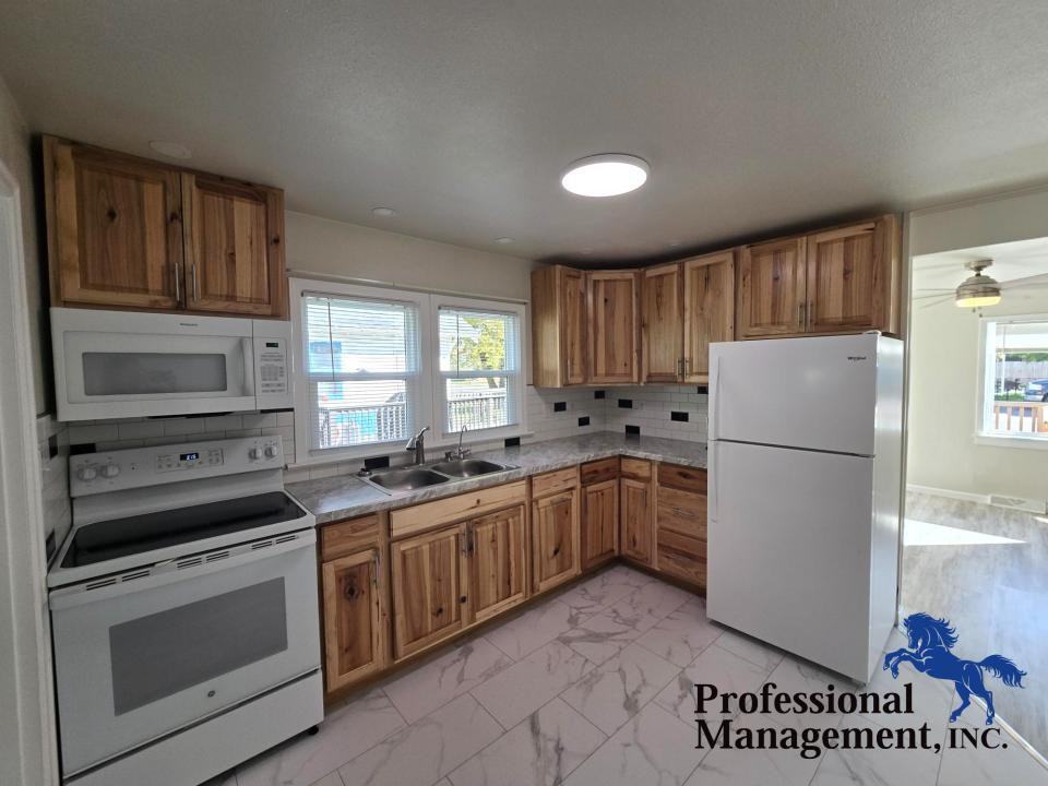 1509 Lewis Ave - Photo 4 of 9