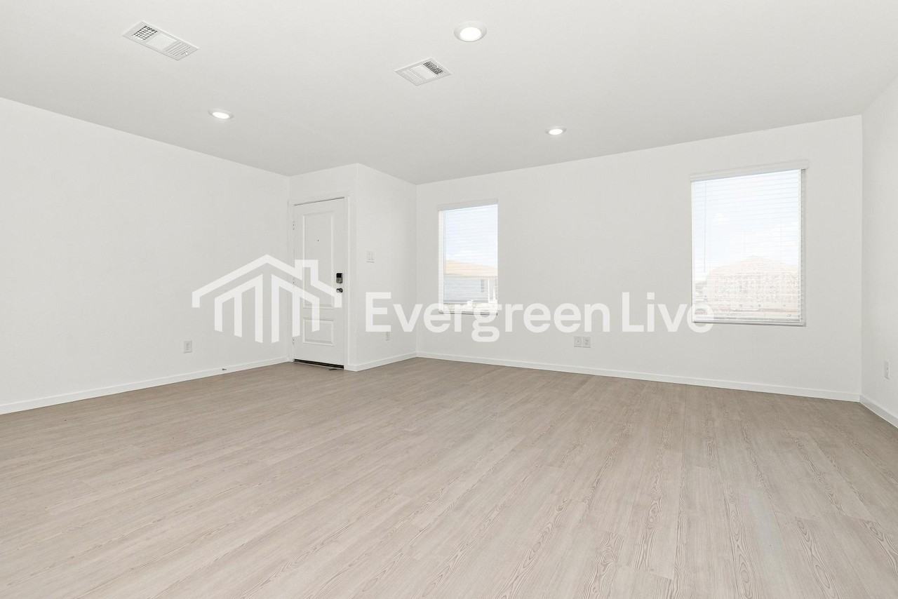 321 Acorn Rd - Photo 3 of 16