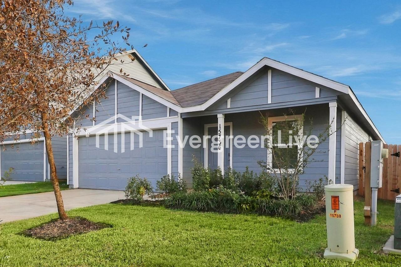 15736 Plum Brook Dr - Photo 2 of 15