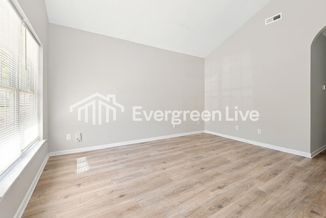 6333 Derryfield Dr - Photo 2 of 10