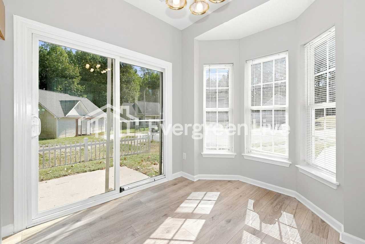 6333 Derryfield Dr - Photo 3 of 10