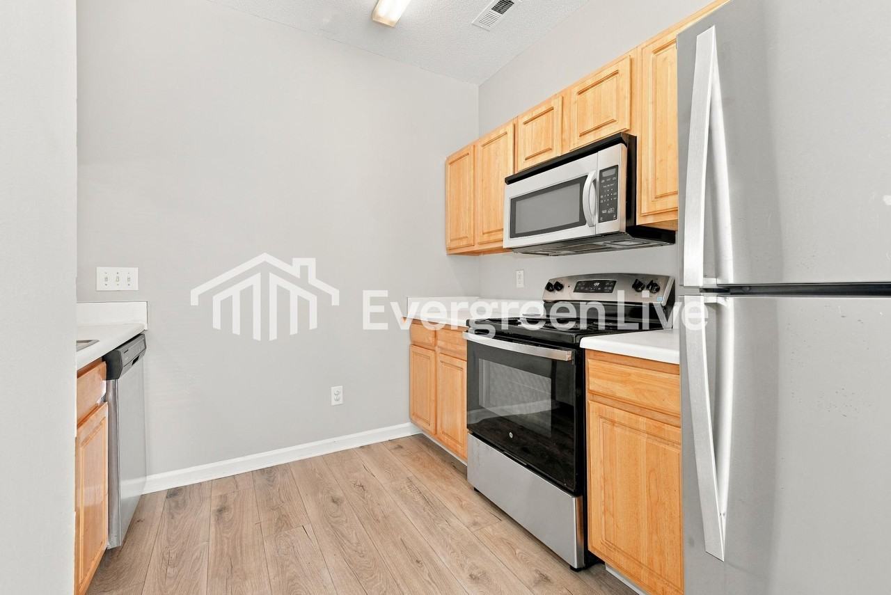 6333 Derryfield Dr - Photo 4 of 10