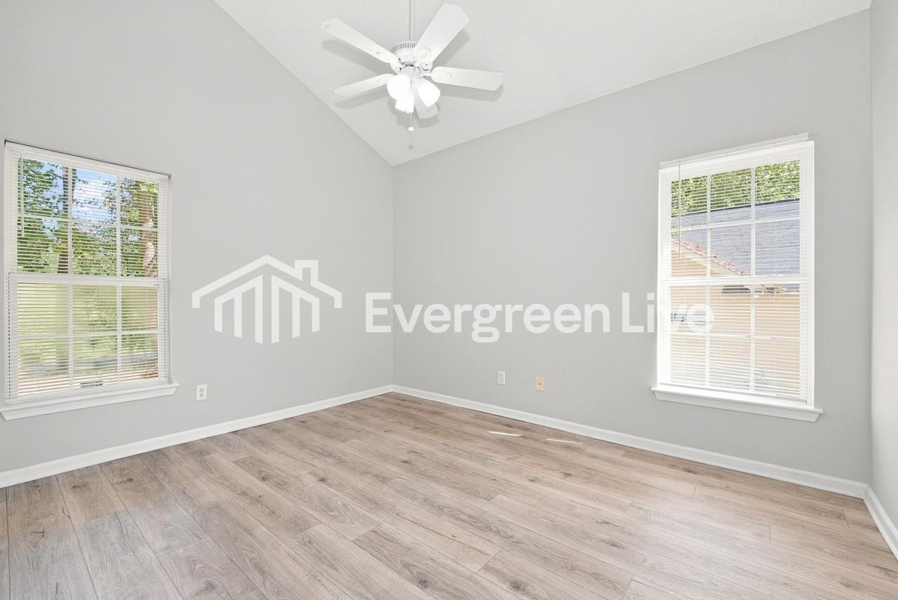 6333 Derryfield Dr - Photo 5 of 10