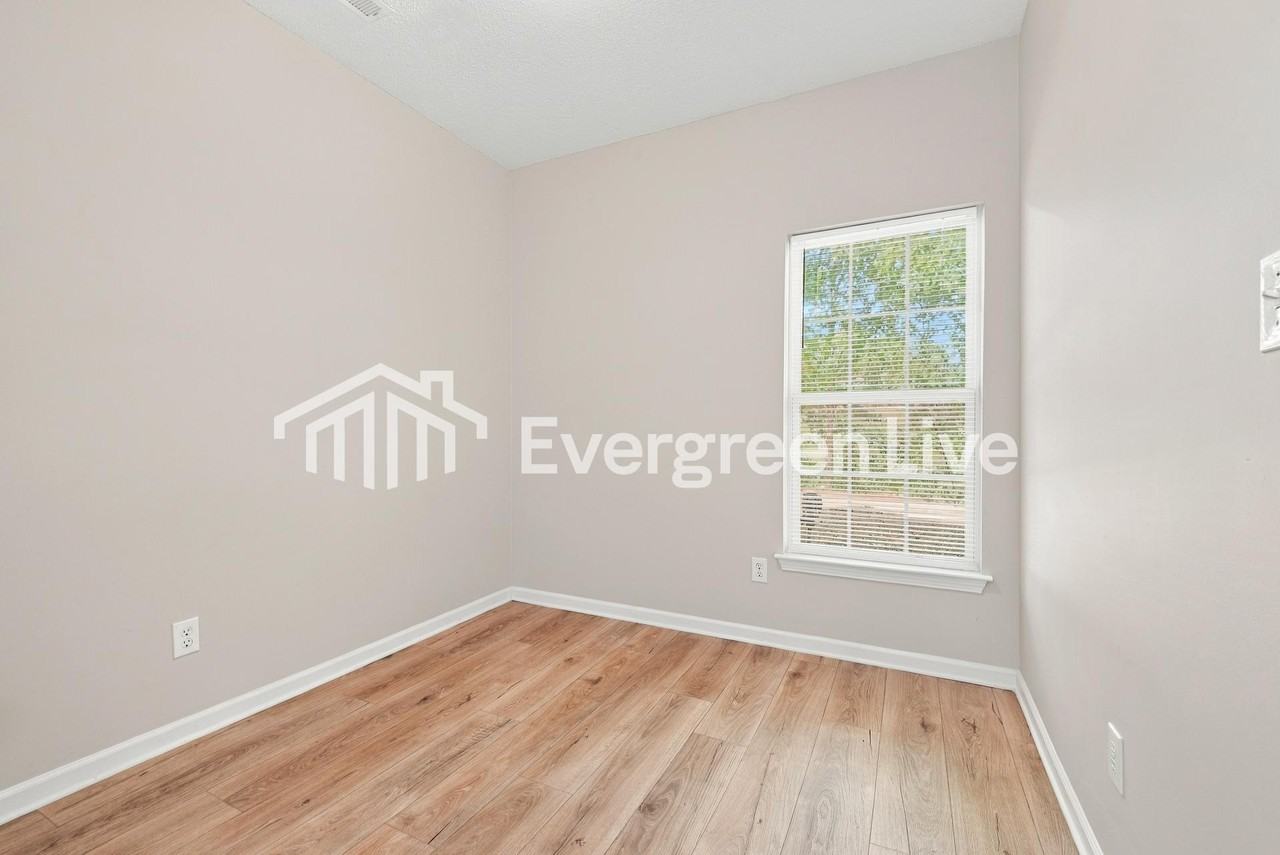6333 Derryfield Dr - Photo 7 of 10