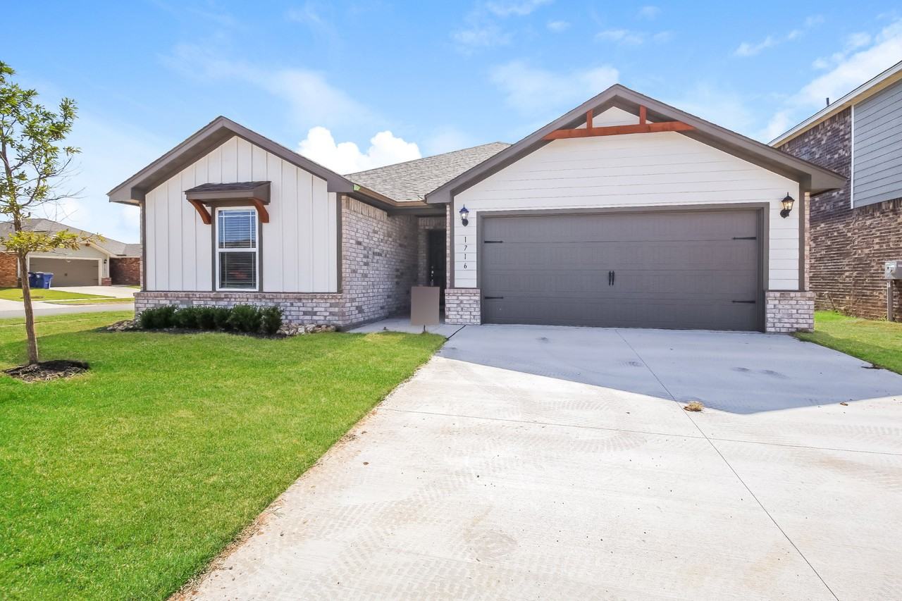 1716 Crimson Lake Blvd - Photo 2 of 20