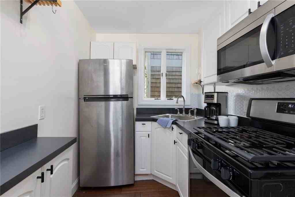 2 Goodwin St - Photo 6 of 17