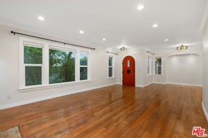 featured image of 828 N Crescent Heights Blvd