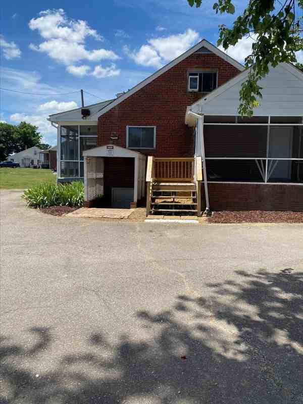 3207 Harvie Rd - Photo 3 of 3