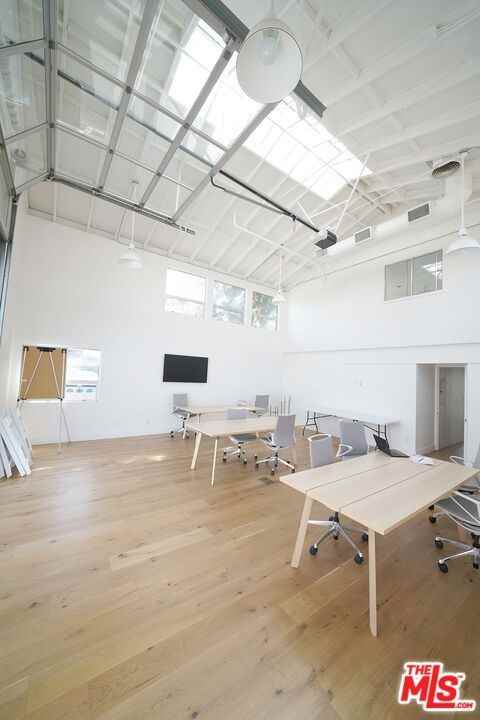 1421 Abbot Kinney Blvd - Photo 2 of 18