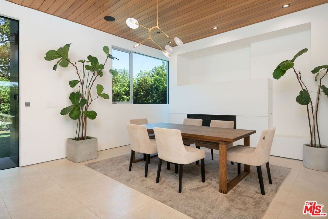730 San Vicente Blvd - Photo 4 of 50