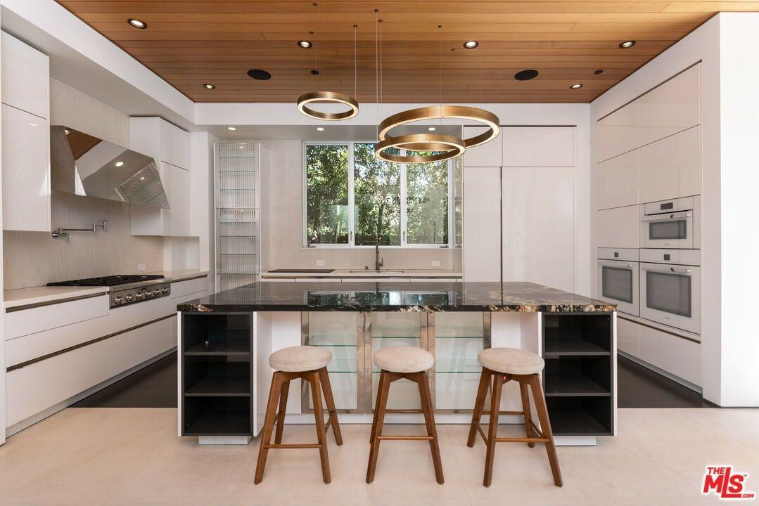 730 San Vicente Blvd - Photo 7 of 50