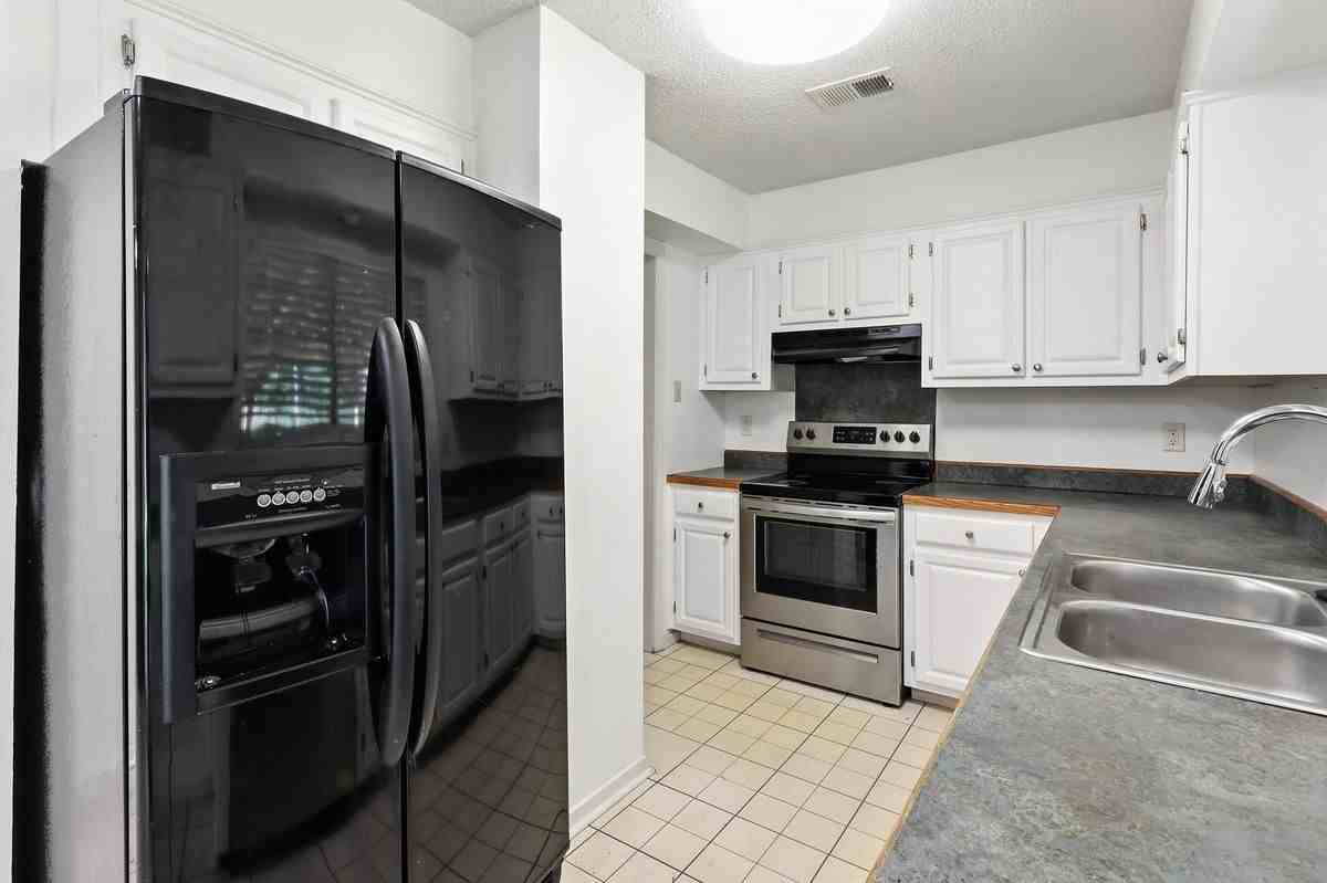12621 Valleywood Dr - Photo 4 of 13