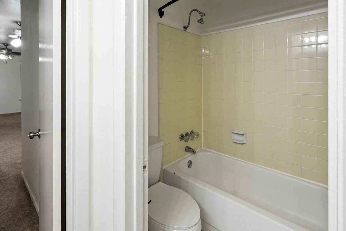 12621 Valleywood Dr - Photo 5 of 13