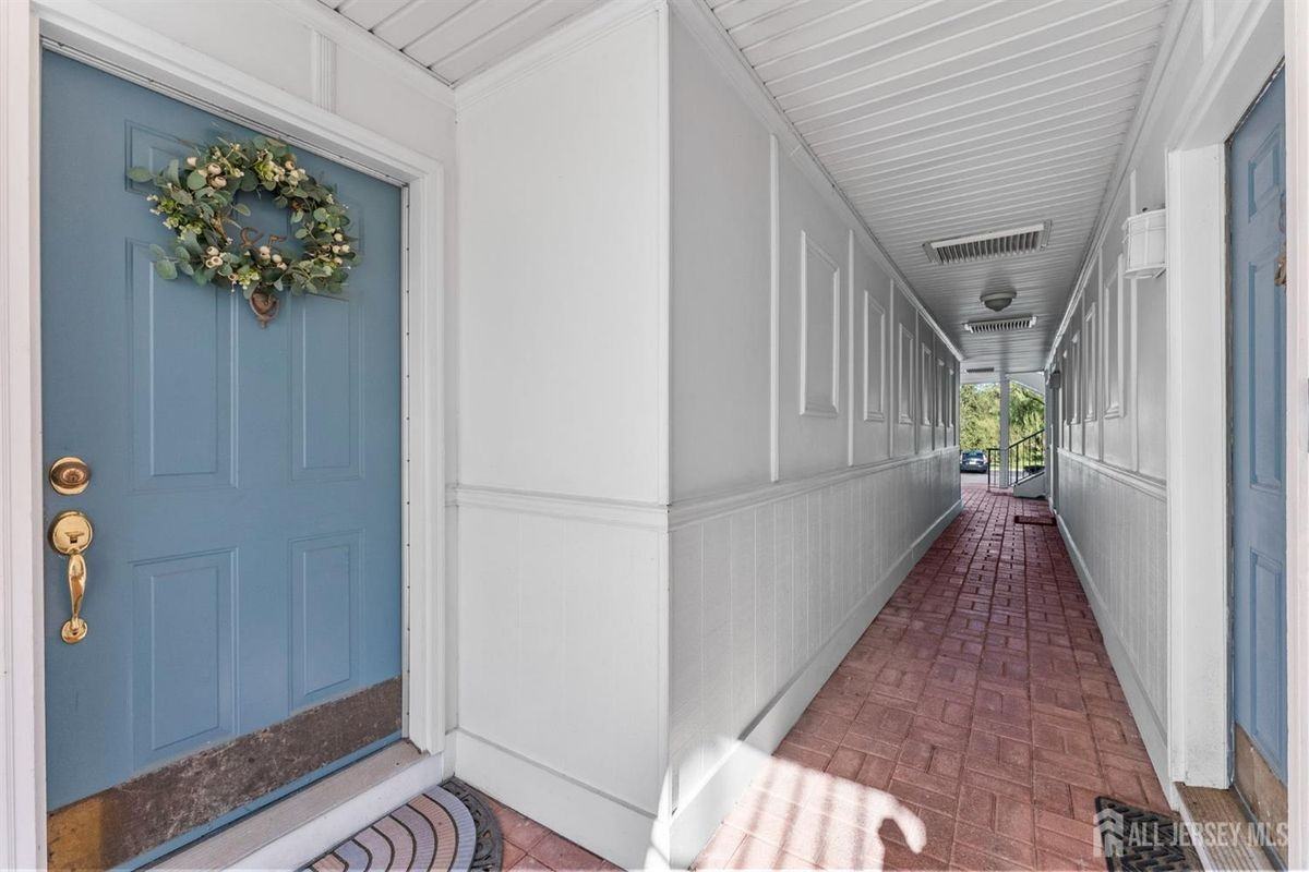 85 Caitlin Ct - Photo 3 of 25
