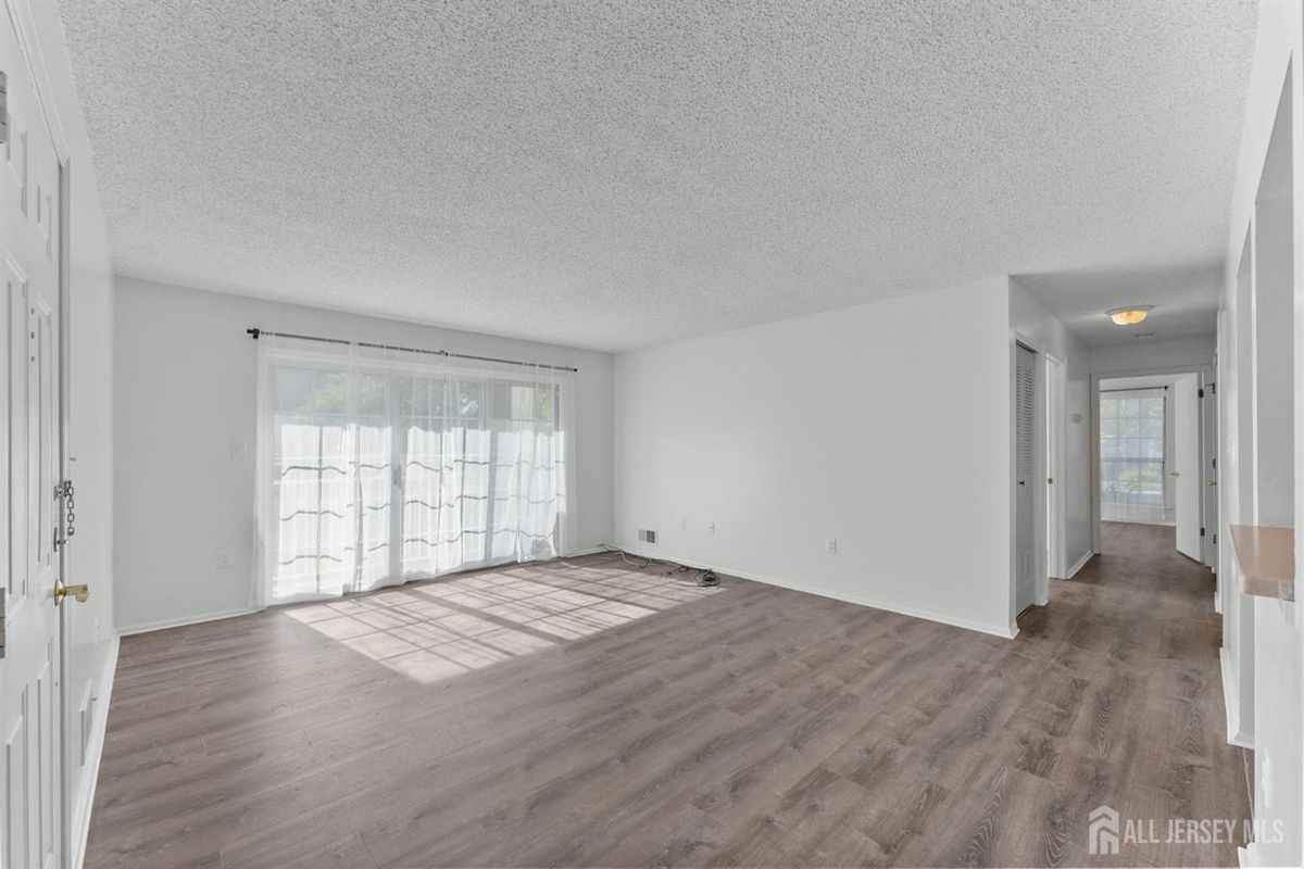 85 Caitlin Ct - Photo 4 of 25