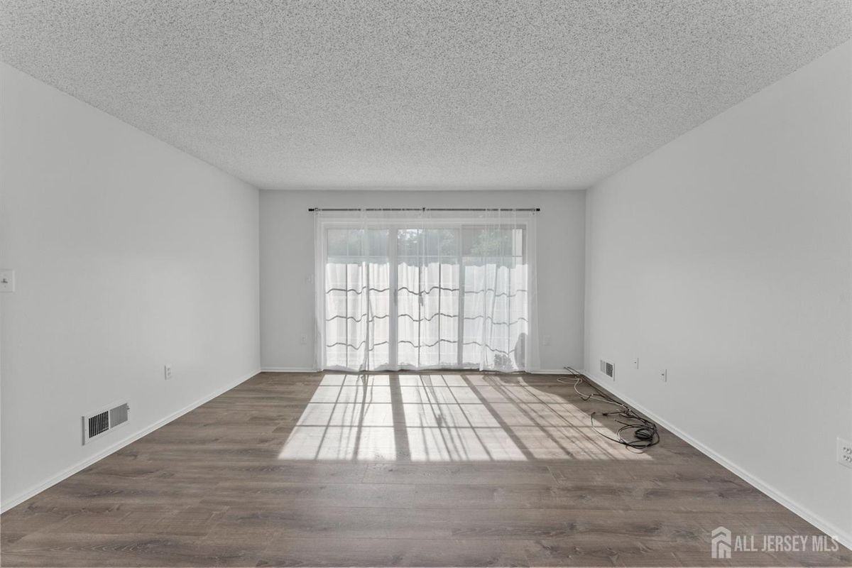 85 Caitlin Ct - Photo 5 of 25