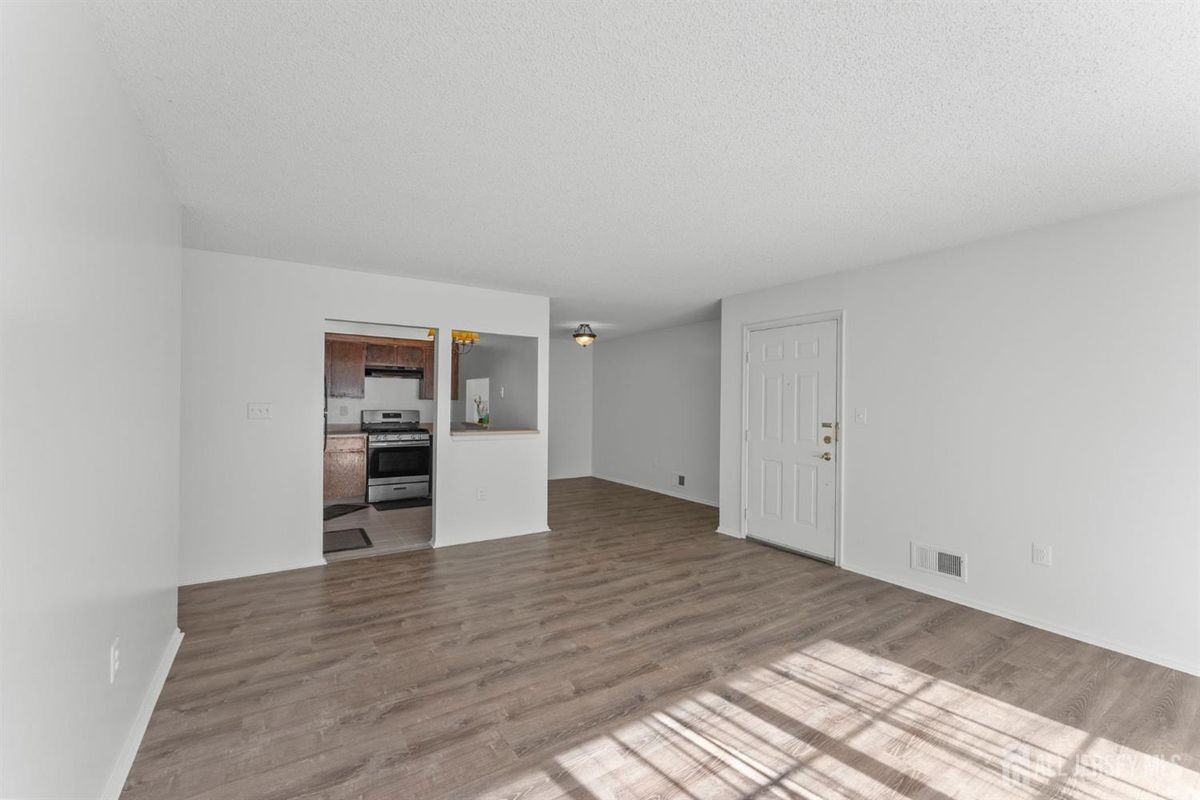 85 Caitlin Ct - Photo 6 of 25