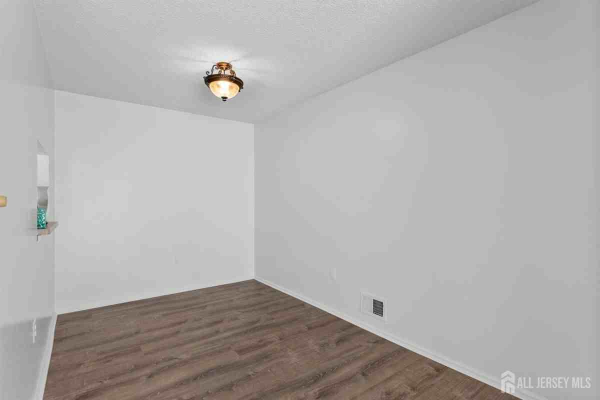 85 Caitlin Ct - Photo 7 of 25