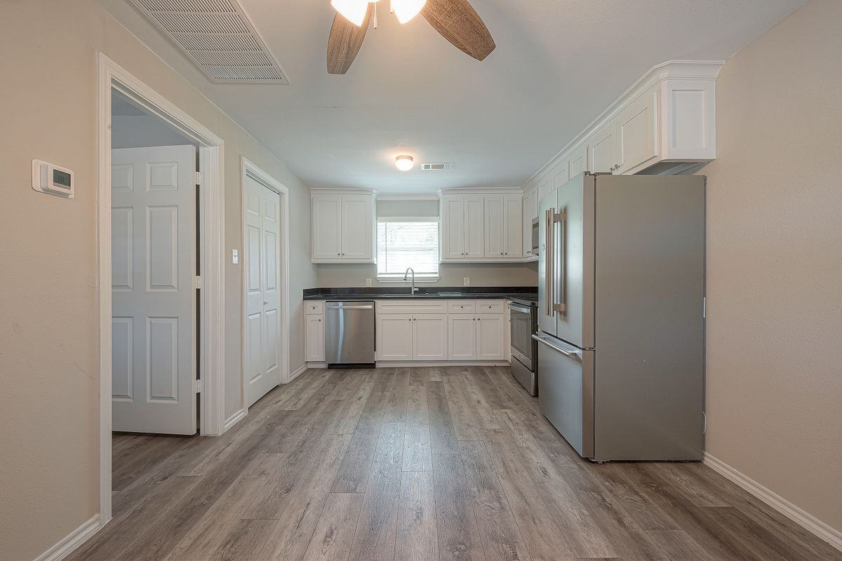 1549 Garden Rd - Photo 3 of 6