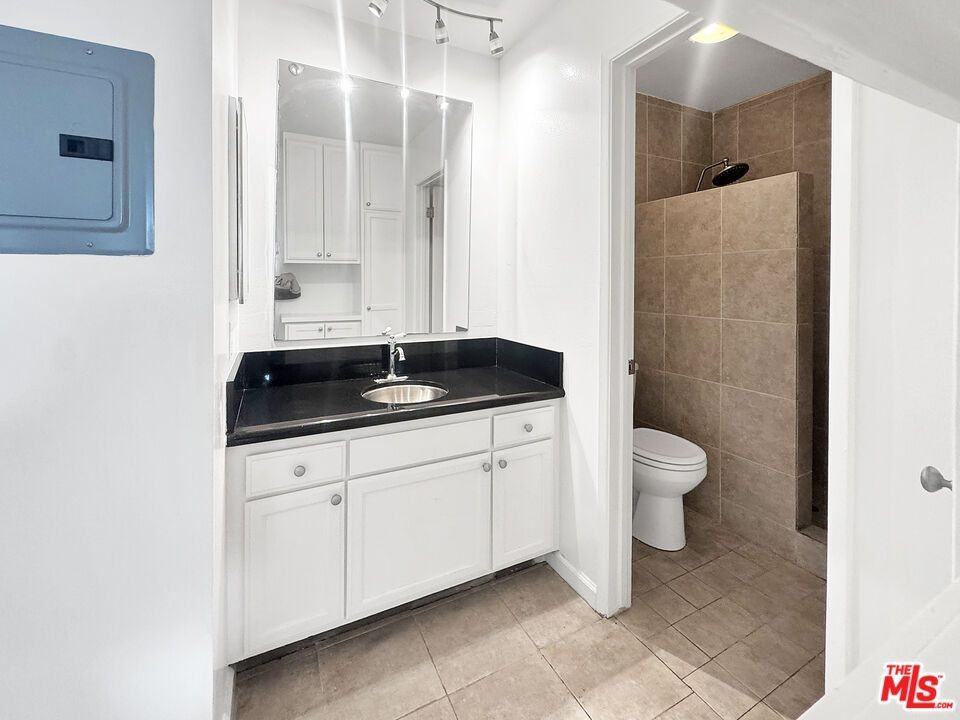 972 Larrabee St ##221 - Photo 4 of 10