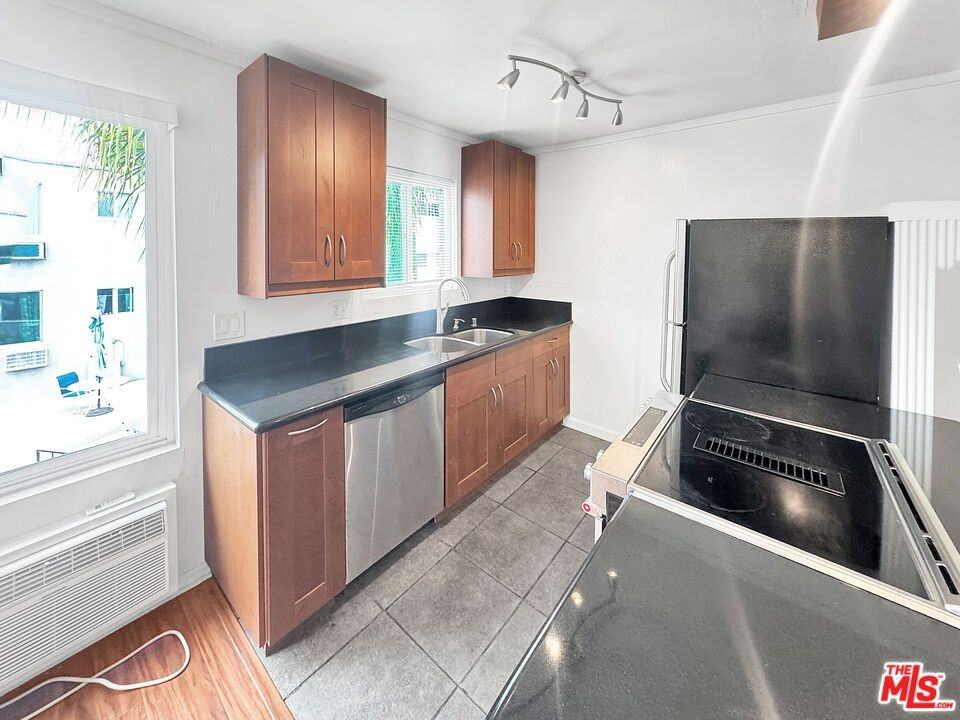 972 Larrabee St ##221 - Photo 5 of 10