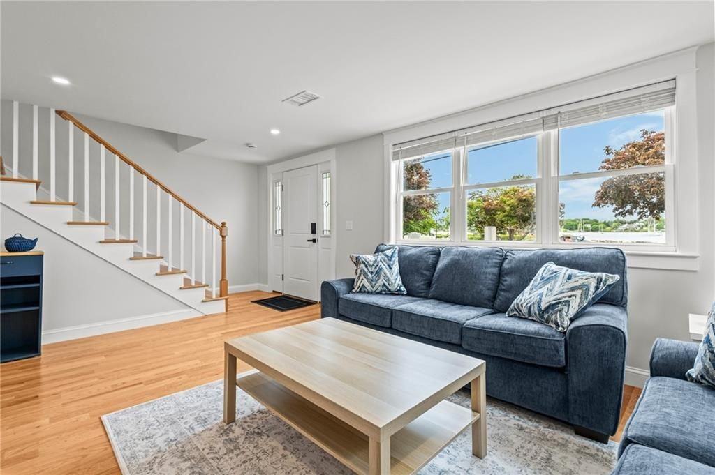 484 Thames St - Photo 3 of 21