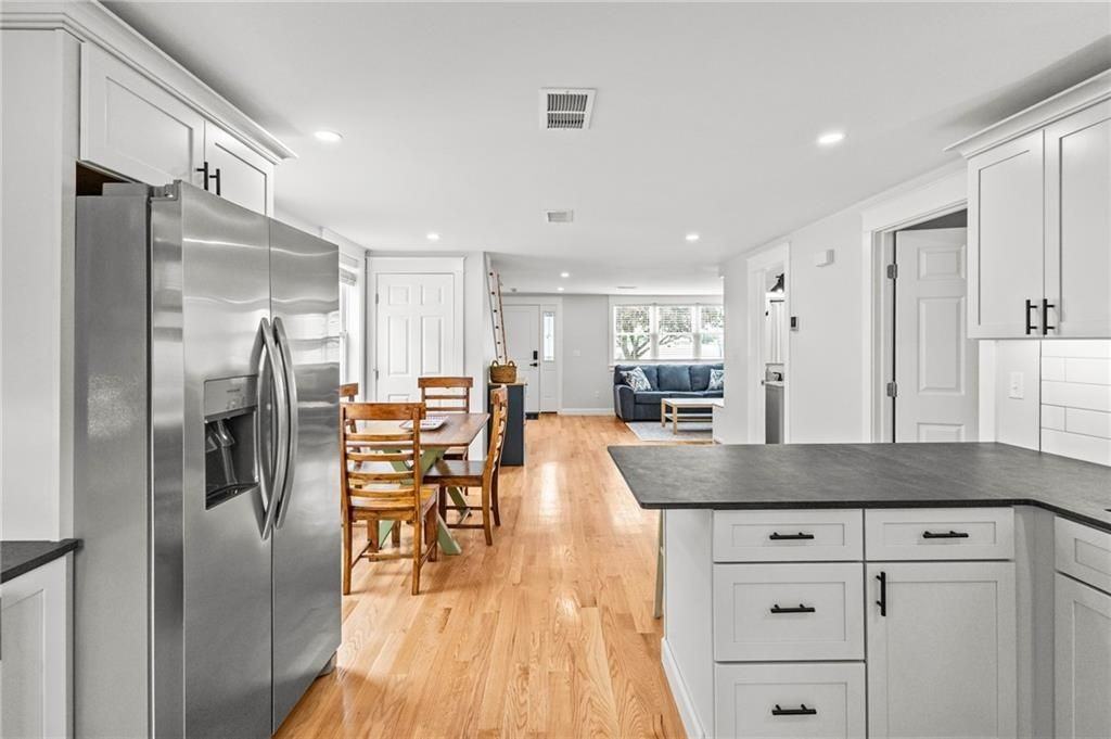 484 Thames St - Photo 6 of 21