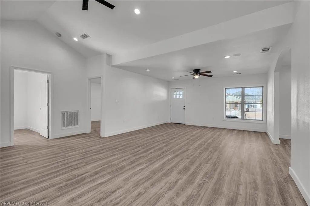 3412 N 47th St - Photo 3 of 12