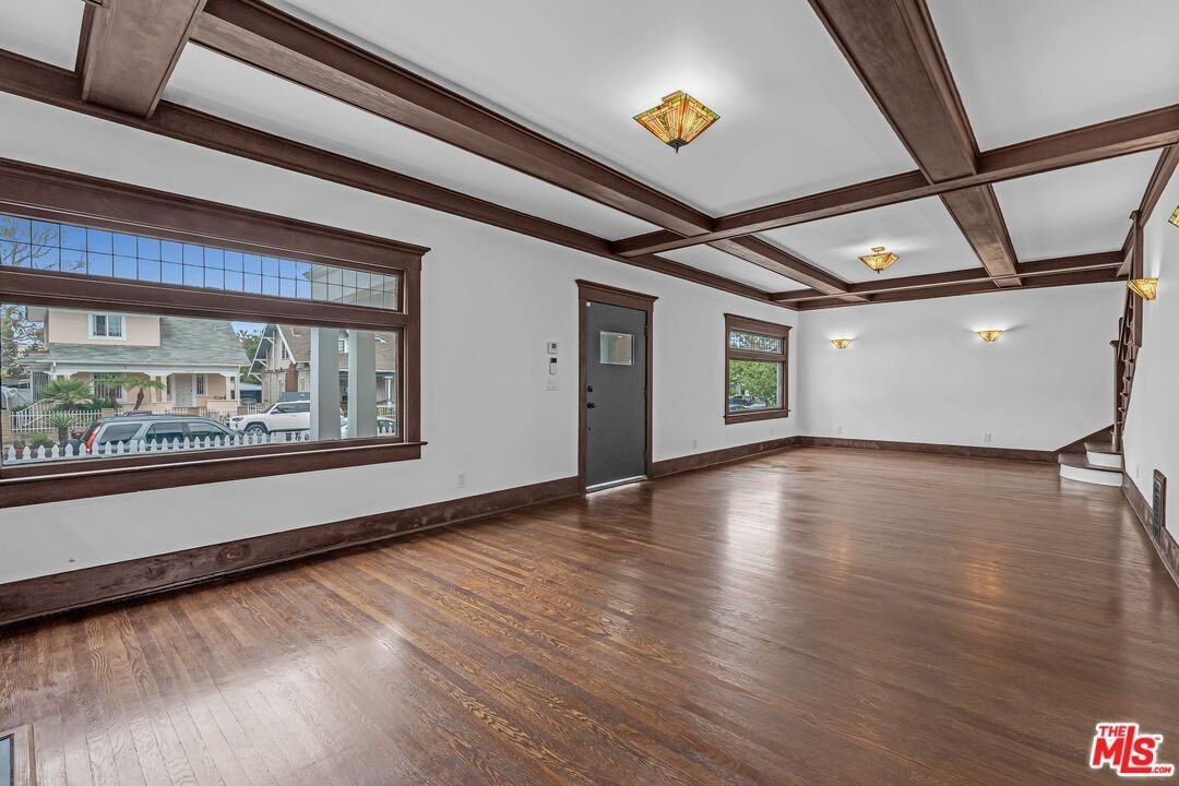 1804 Roosevelt Ave - Photo 5 of 30