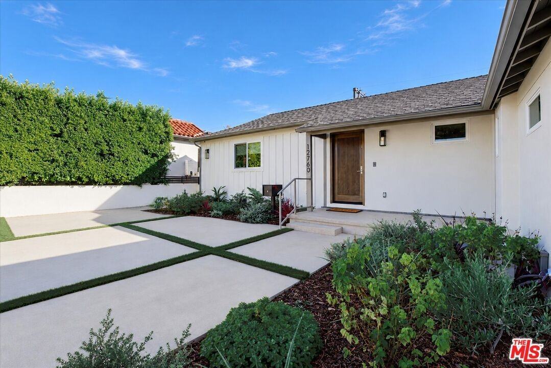12760 Albers St - Photo 4 of 50